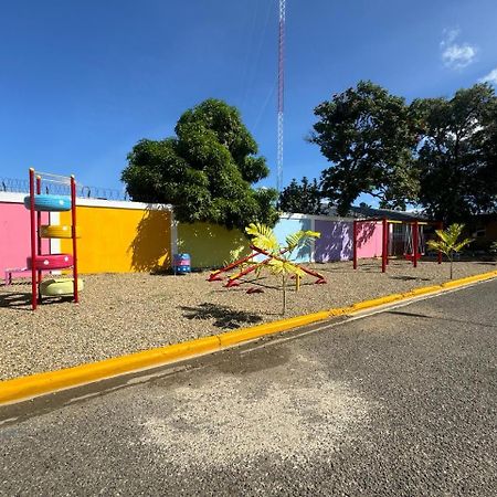 El más completo, a menos de 5 minutos de la playa, free wifi fuera del alojamiento Puerto Plata Exterior foto