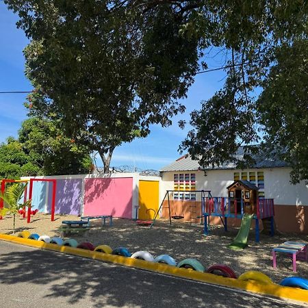 El más completo, a menos de 5 minutos de la playa, free wifi fuera del alojamiento Puerto Plata Exterior foto
