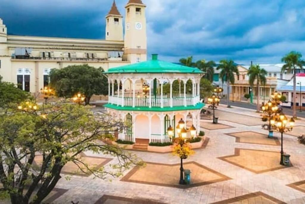 El más completo, a menos de 5 minutos de la playa, free wifi fuera del alojamiento Puerto Plata Exterior foto