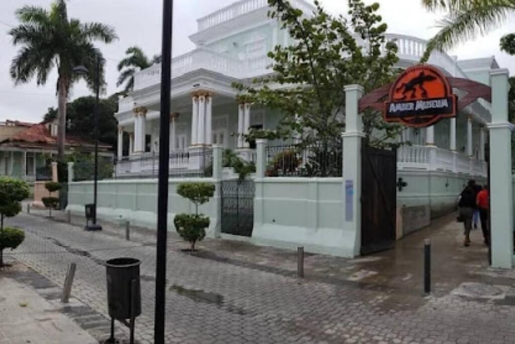 El más completo, a menos de 5 minutos de la playa, free wifi fuera del alojamiento Puerto Plata Exterior foto