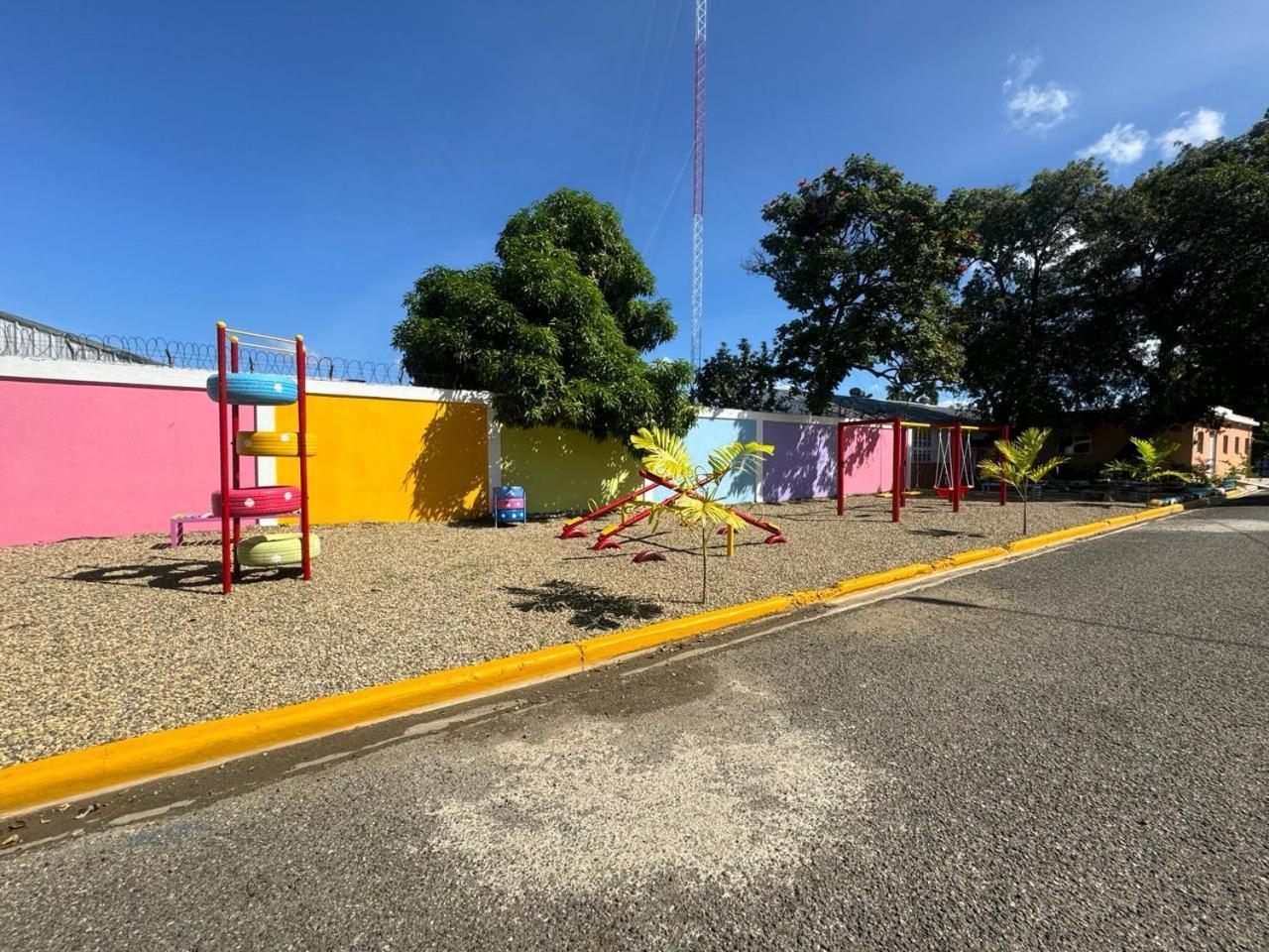El más completo, a menos de 5 minutos de la playa, free wifi fuera del alojamiento Puerto Plata Exterior foto