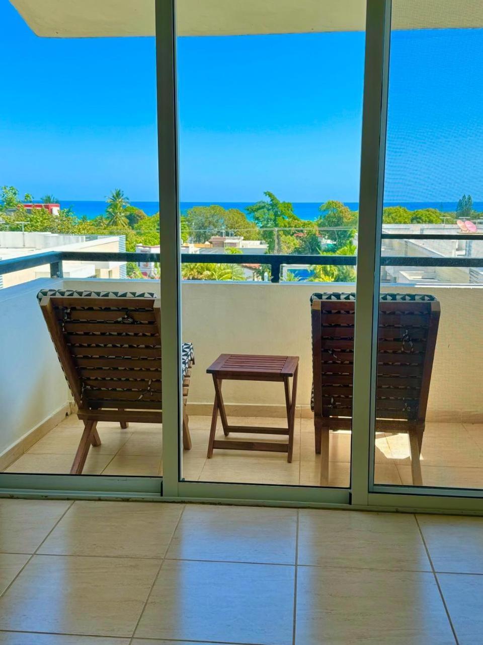 El más completo, a menos de 5 minutos de la playa, free wifi fuera del alojamiento Puerto Plata Exterior foto